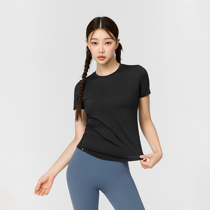 XWFST01J3 Icefeather Light Short Sleeve Black Top