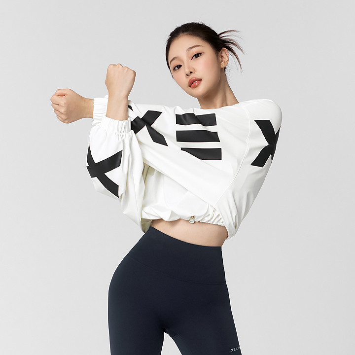 XTFMT50J3 Lettering Loose-Fit Cropped Sweatshirt in Off White Top