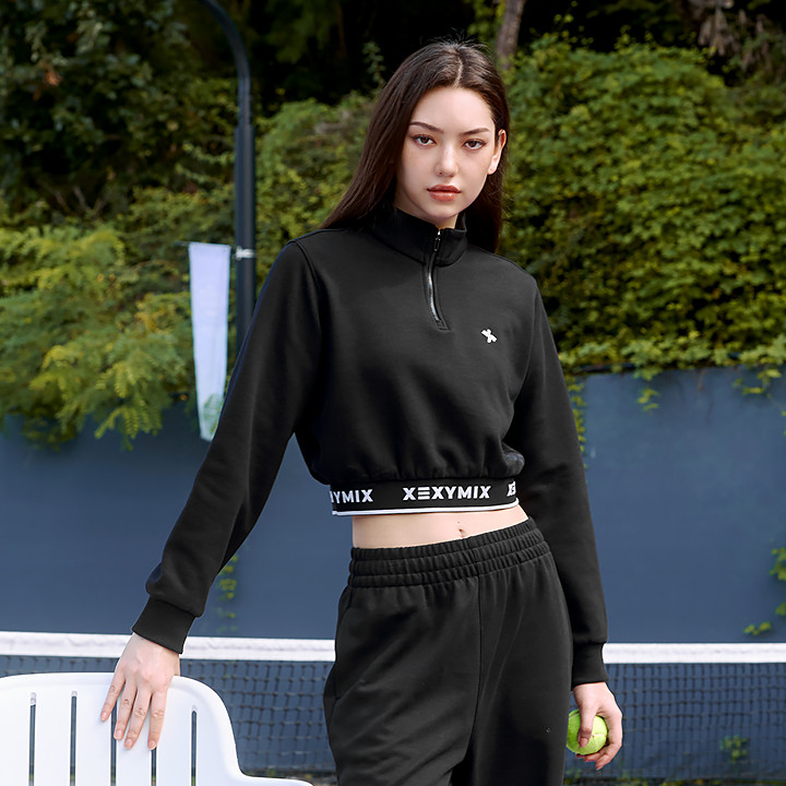 XTFHZ02J3 Logo point warm cropped sweatshirt in black Top