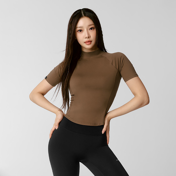 XWFST04J3 Peach-Like Mock Neck Short Sleeve Marron Chocolate Top