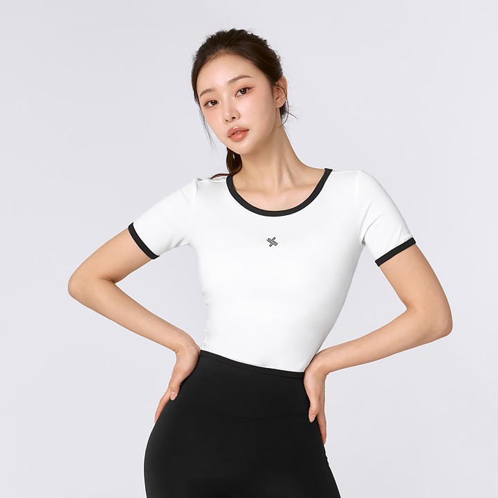 XTFST12J3 Soft Logo Colorblock Cropped Top Black & Ivory Top