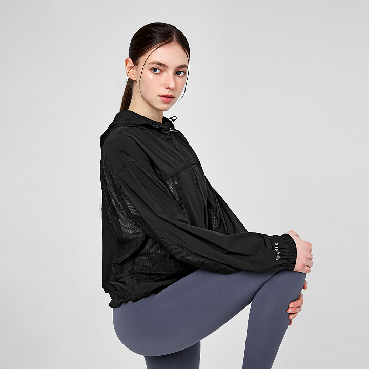 XFK2JL1002 Airy Mesh Hood Crop Windbreak Black Top