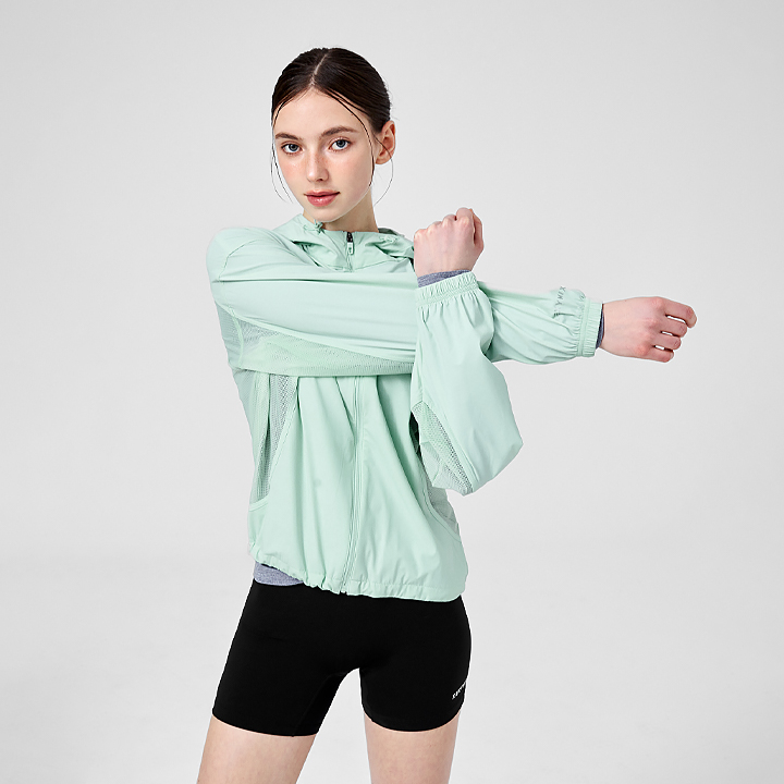 XFK2JL1002 Airy Mesh Hood Crop Windbreak Mint Dew Top