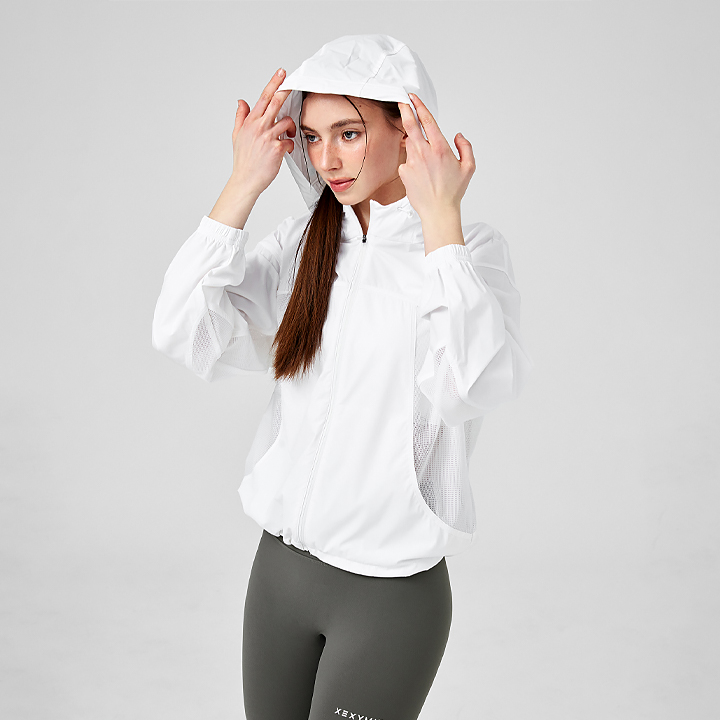 XFK2JL1002 Airy Mesh Hood Crop Windbreak Ivory Top