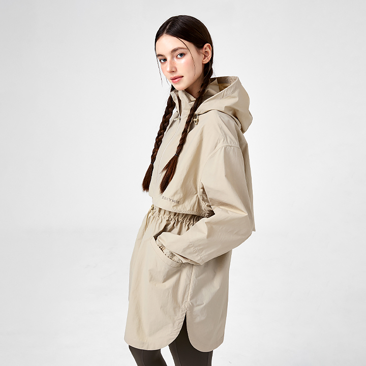 XFK1JL1103 Light Outddstring Hood Windbreaker Écru Beige Top