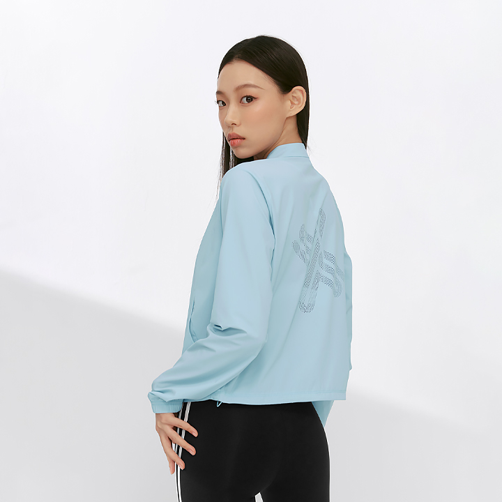 XFK2JL1001 Airy Big Symbol Crop Windbreaker Pearl Blue Top
