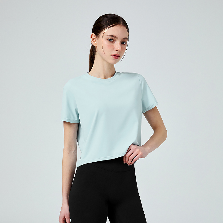 XFK1TS1002 Ice Feather Light 2.0 Crop Short Sleeve Back Mellow Blue top