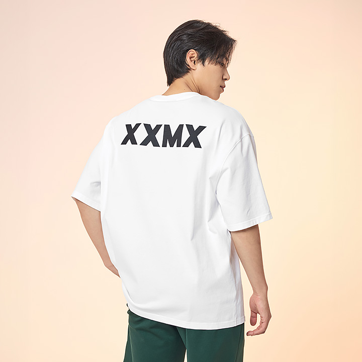 XMMST01J2 XXMX large logo overfit Short Top
