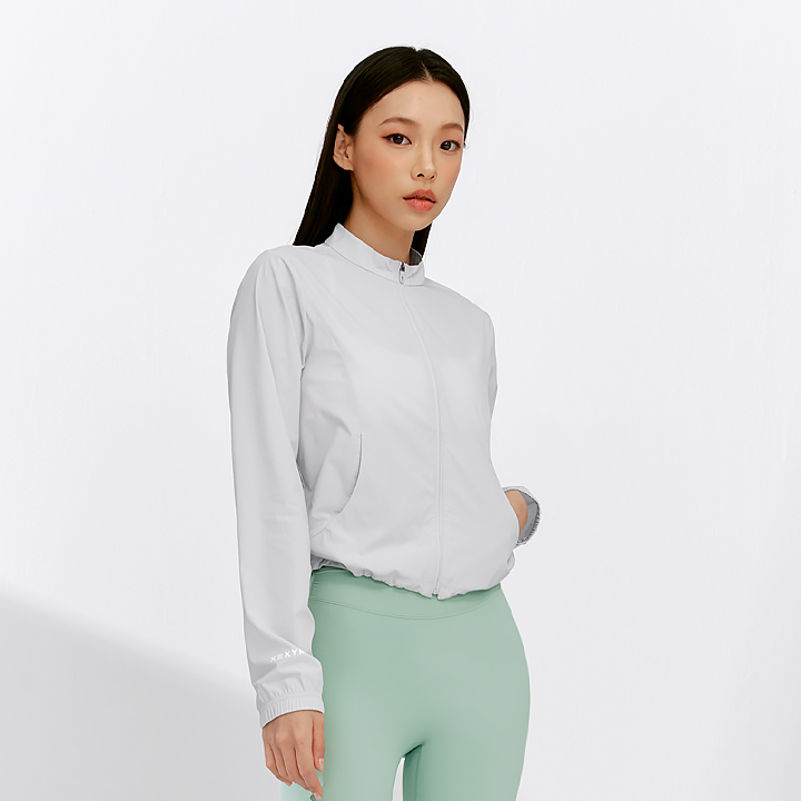 XFK2JL1001 Airy Big Symbol Crop Windbreaker misty gray Top