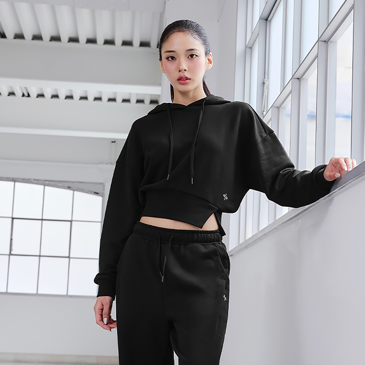 XFK3TL1106 Softly One-Slit Crop Hoodie Black TOP