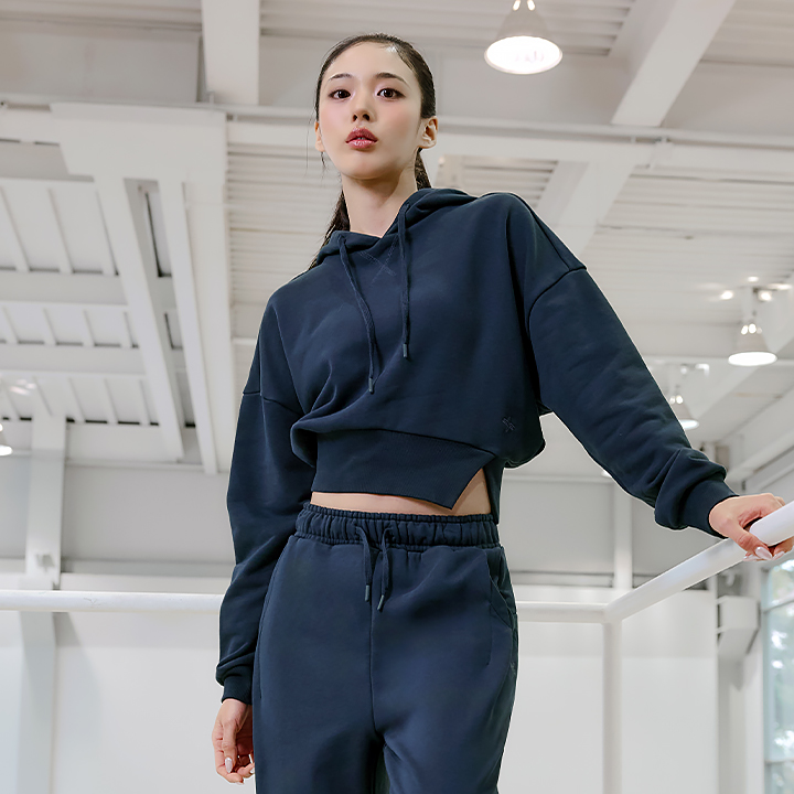 XFK3TL1106 Softly One-Slit Crop Hoodie Bermuda Navy TOP