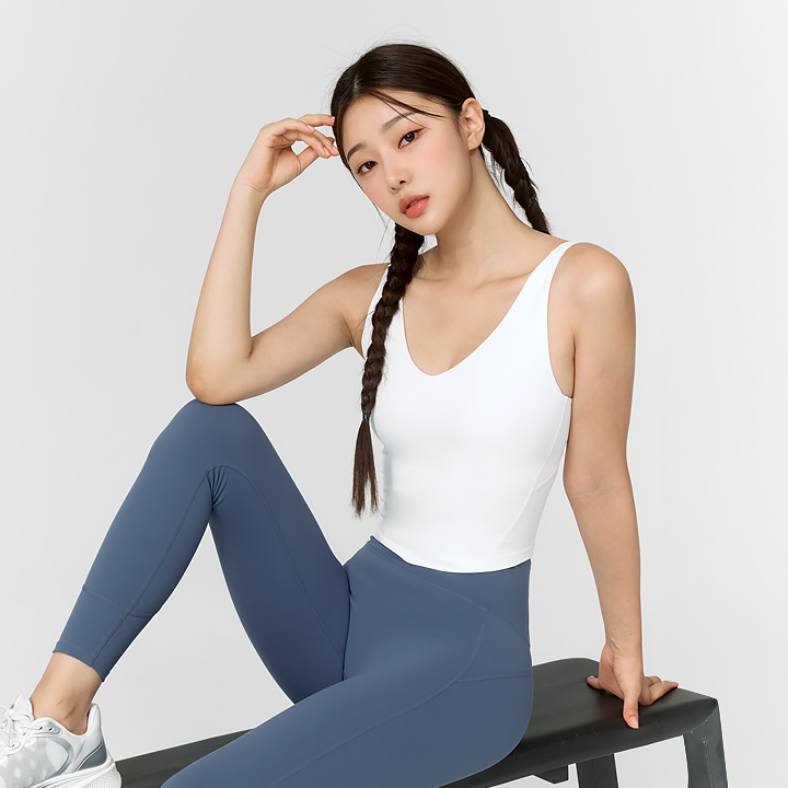 XWFBR10J3 Black Label Signature Breathe V-Neck Crop Ivory Top