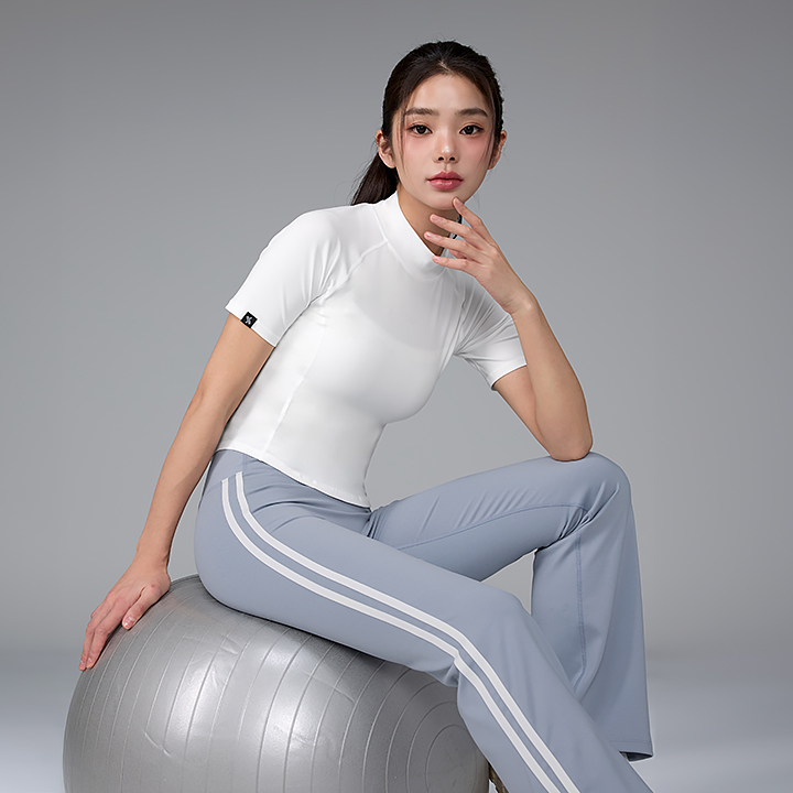 XWFST04J3 Peach-like Mock Neck Short TOP