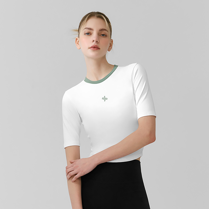 XFK2TS1103 Sporty logo color combination Crop Ivory TOP