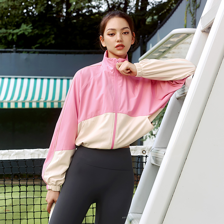 XTFJK03J3 Mild Colorblock Windbreaker Top